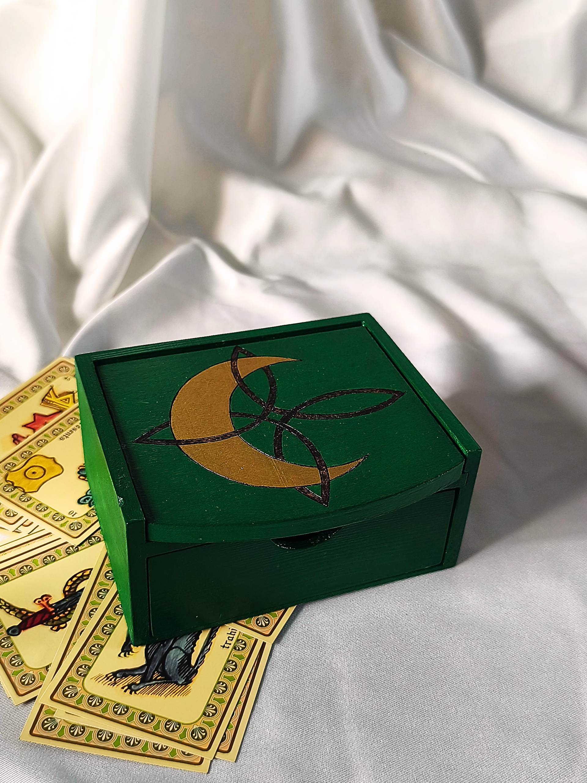 Boîte à bijoux lune et nœud de sorcière