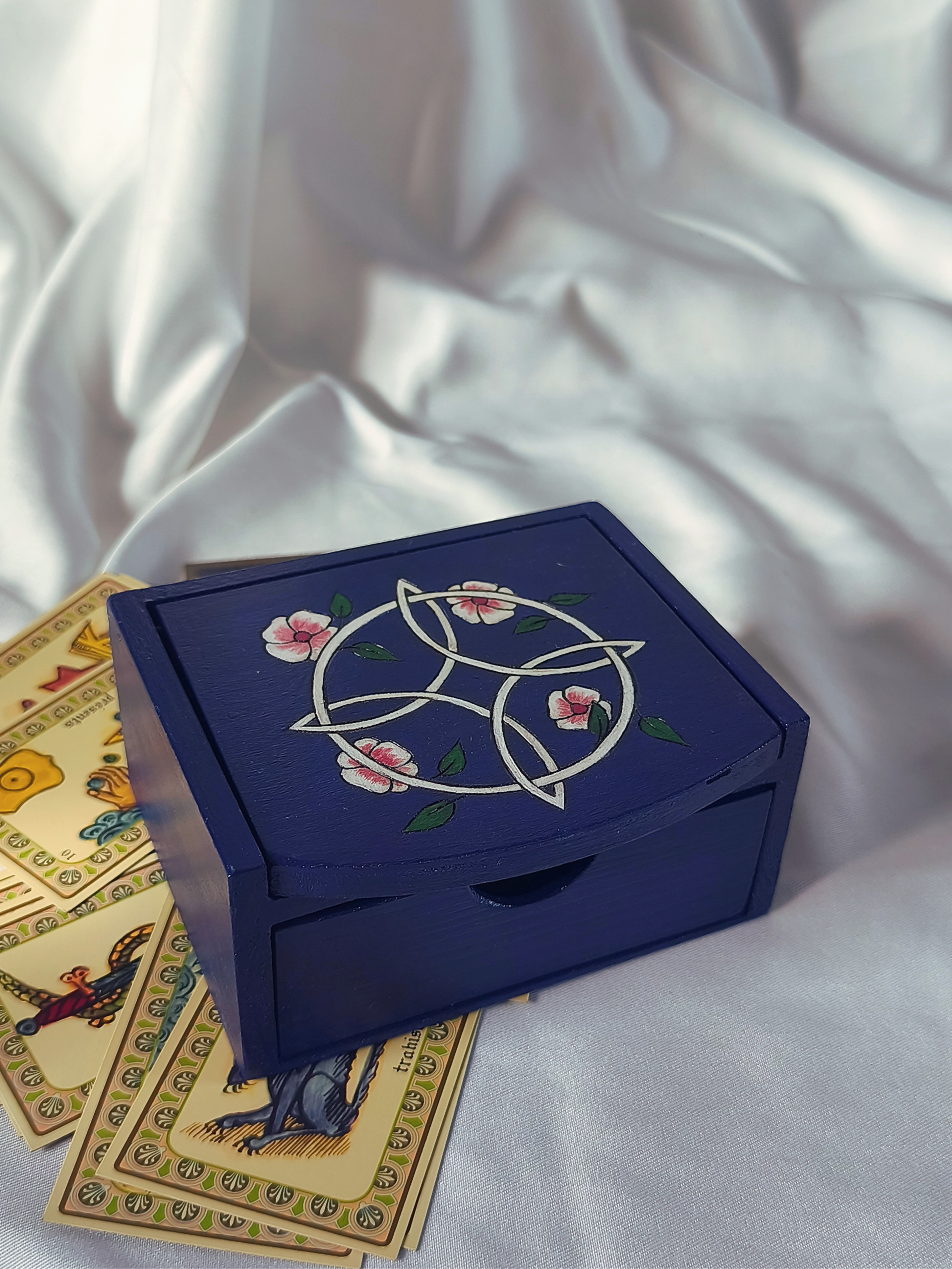 Boîte à bijoux nœud de sorcière et fleurs