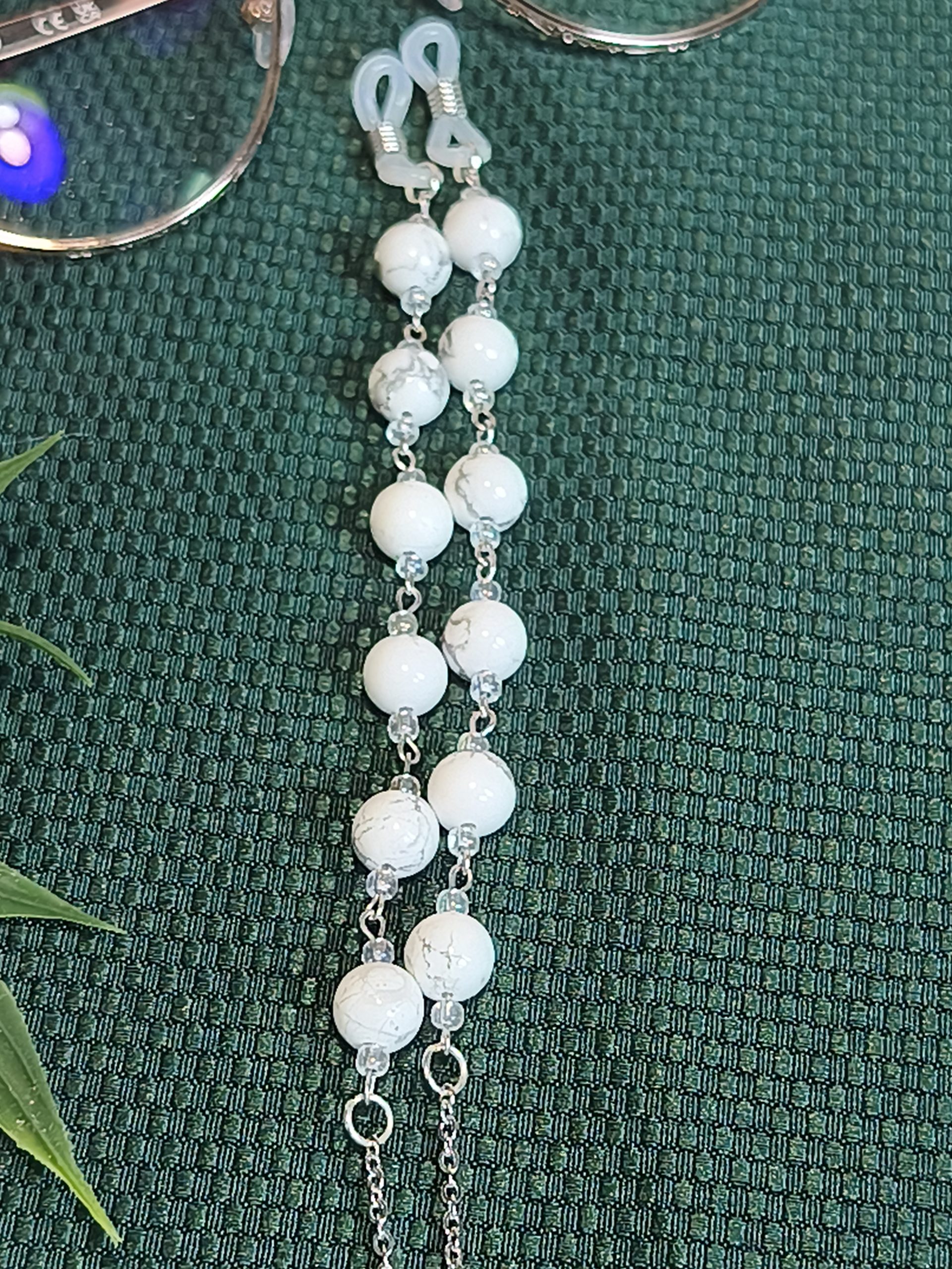 chaine de lunettes en howlite
