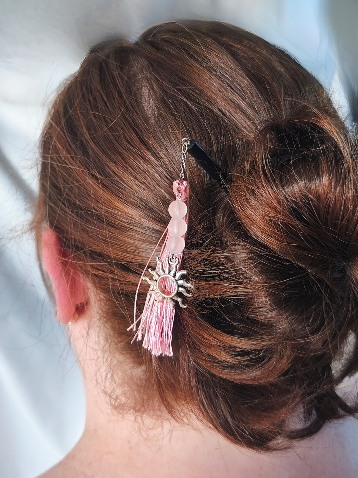 Pic à cheveux cristal de roche – bois et finition argentée