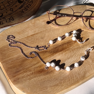Chaîne de lunettes howlite – finition argentée