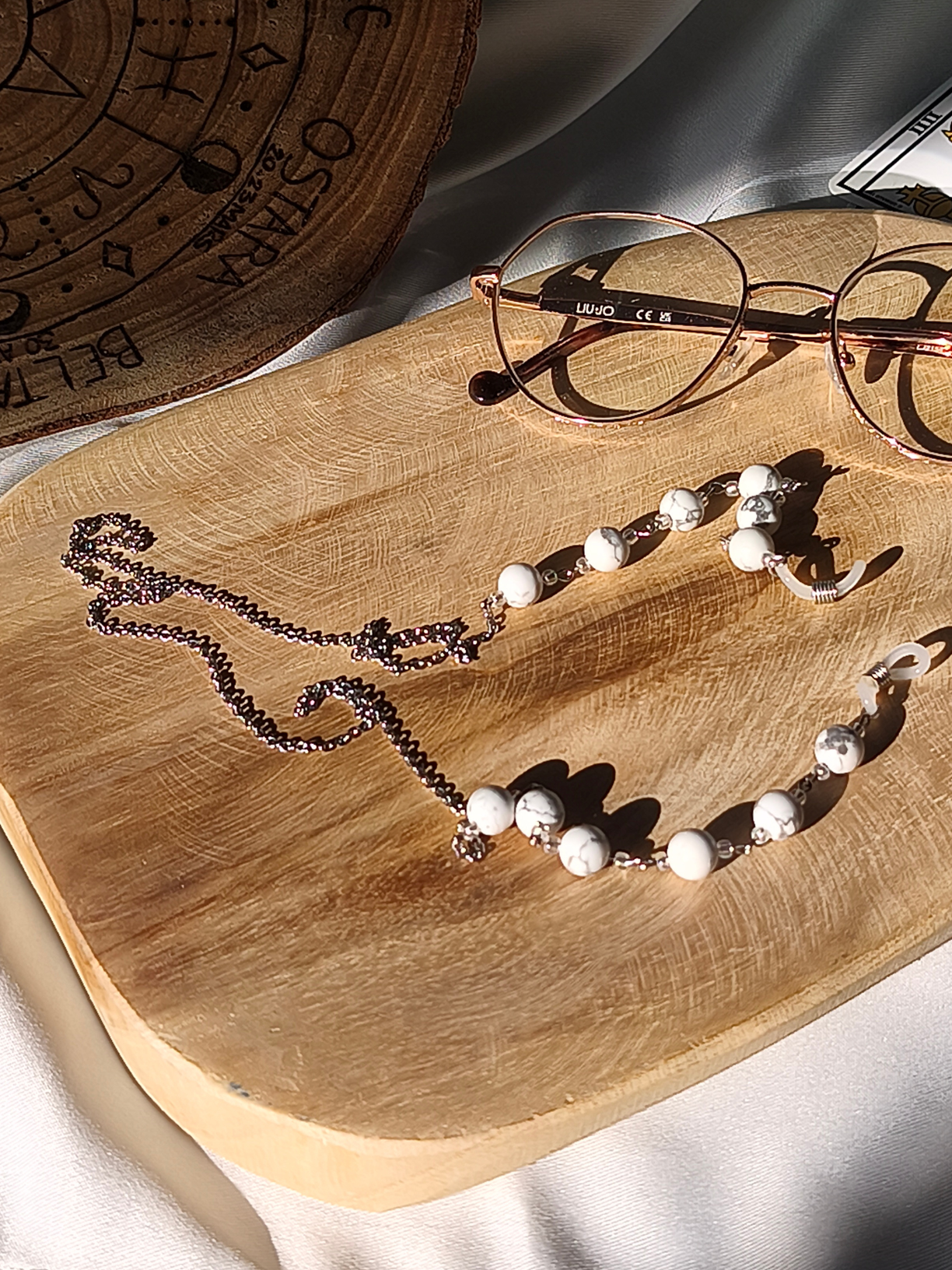 Chaîne de lunettes howlite – finition argentée