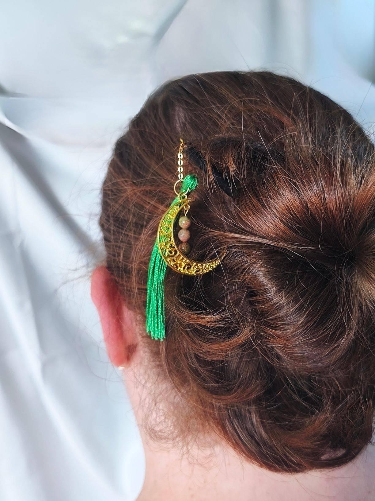 Pic à cheveux unakite – bois et finition dorée