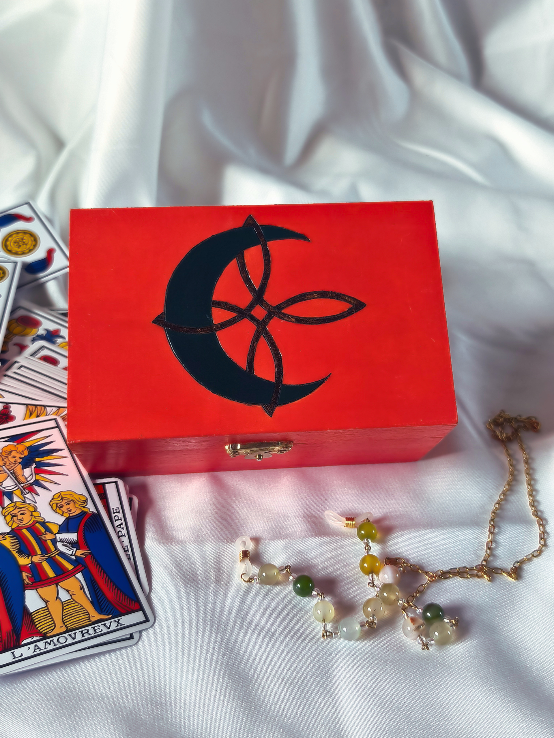 Boîte à bijoux lune verte et nœud de sorcière