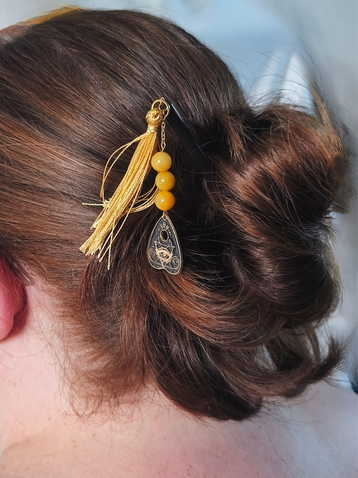 Pic à cheveux aventurine jaune – bois et finition dorée