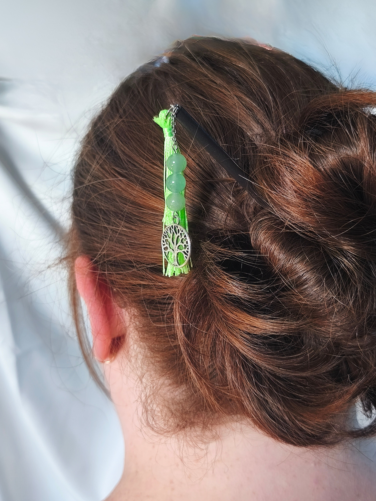 Pic à cheveux aventurine verte – bois et finition argentée